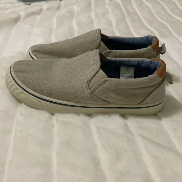 Boys US Sports Brand Slip On Canvas Shoes Size 1 Taupe Gray Good - Picture 2 of 7
